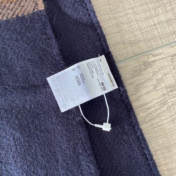 Patterned shawl - Picture 6 of 6